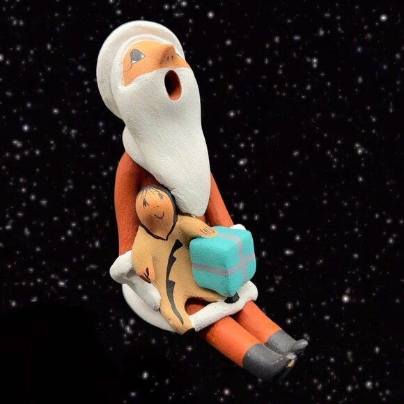 JEMEZ PUEBLO HAND MADE CLAY SANTA STORYTELLER w CHILD DIANE LUCERO Signed 5”W 4” - Picture 1 of 13